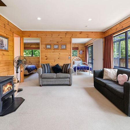 Ngongotaha Lakeside Lodge Экстерьер фото